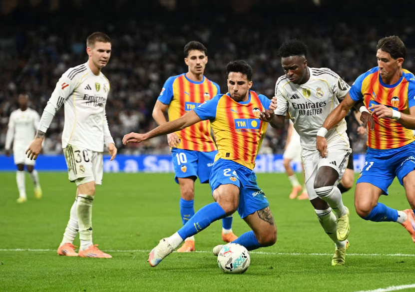 Real Madrid vs Valencia CF (03:00 – 02/11) | Xem lại trận đấu