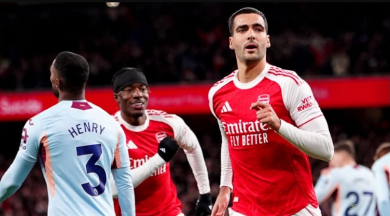 Patrice Evra chỉ ra điểm yếu khiến Arsenal khó bứt phá trong cuộc đua vô địch
